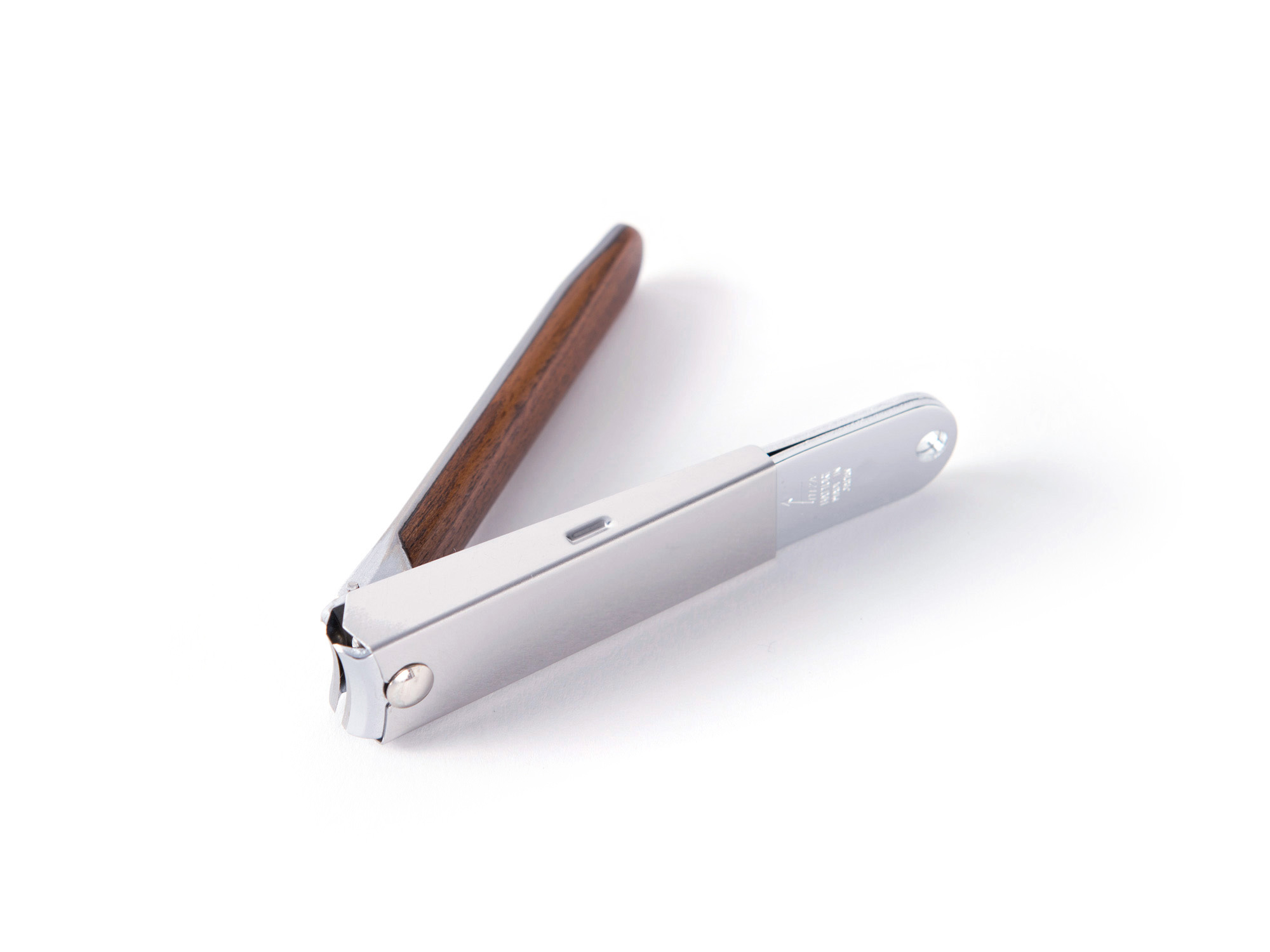 Established 1959<br />
These keen-edged nail clippers are made by craftsmen carrying on the skills of traditional swordsmiths